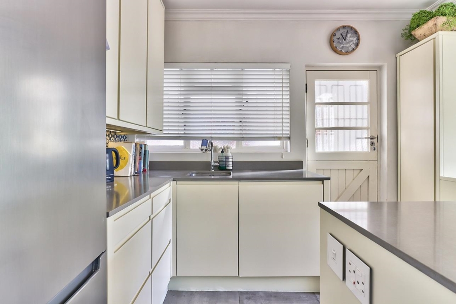 To Let 1 Bedroom Property for Rent in Bantry Bay Western Cape